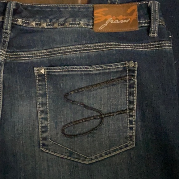 Distressed Seven 7 Jeans - Picture 3 of 9
